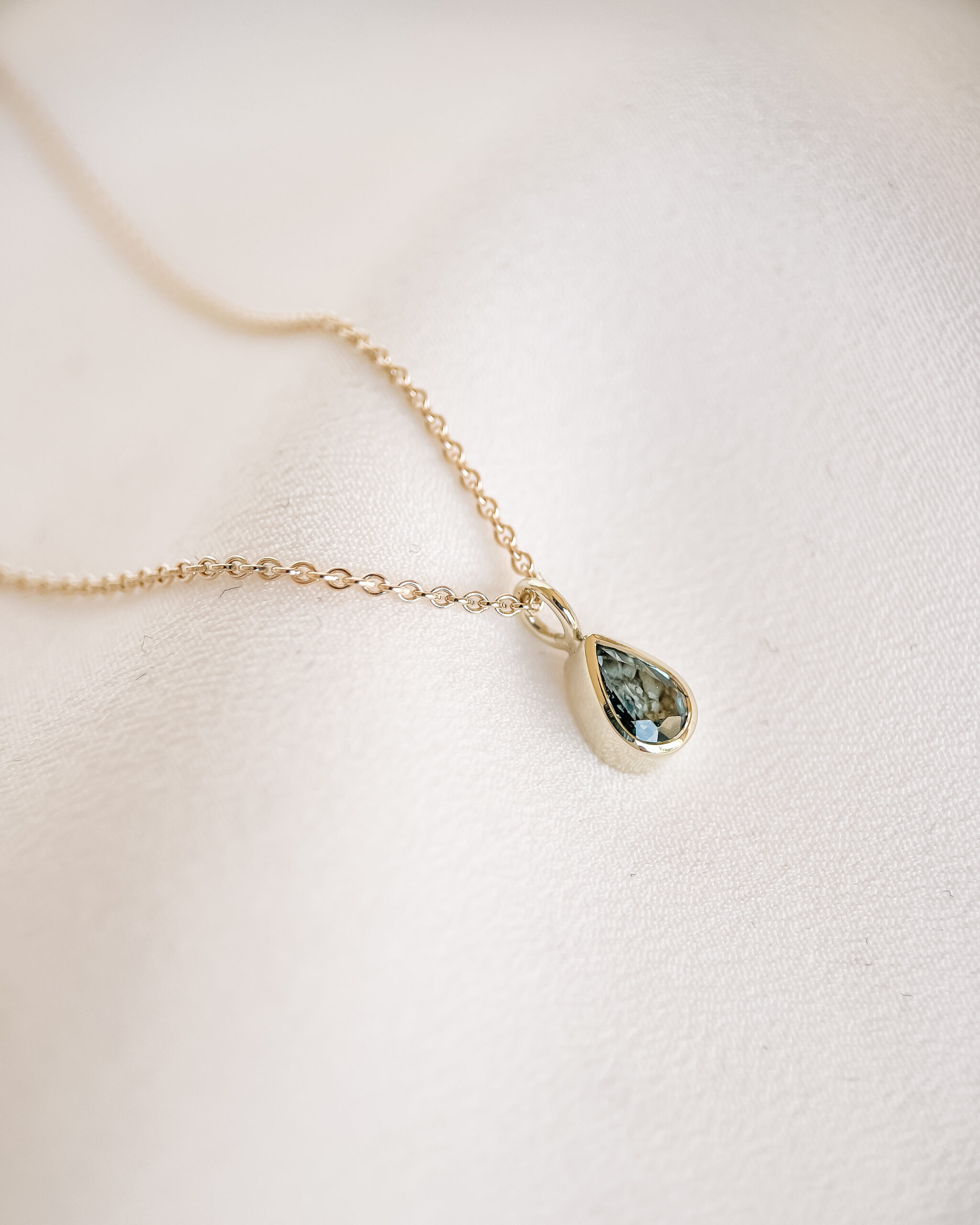 Ine Goossens Goudsmid Juwelen Goud Maatwerk Handgemaakt Moederliefde Trouwringen Verlovingsring Diamant Alliance Jewelry geboortejuweel push present